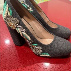 Embroiled block heel brand new shoes